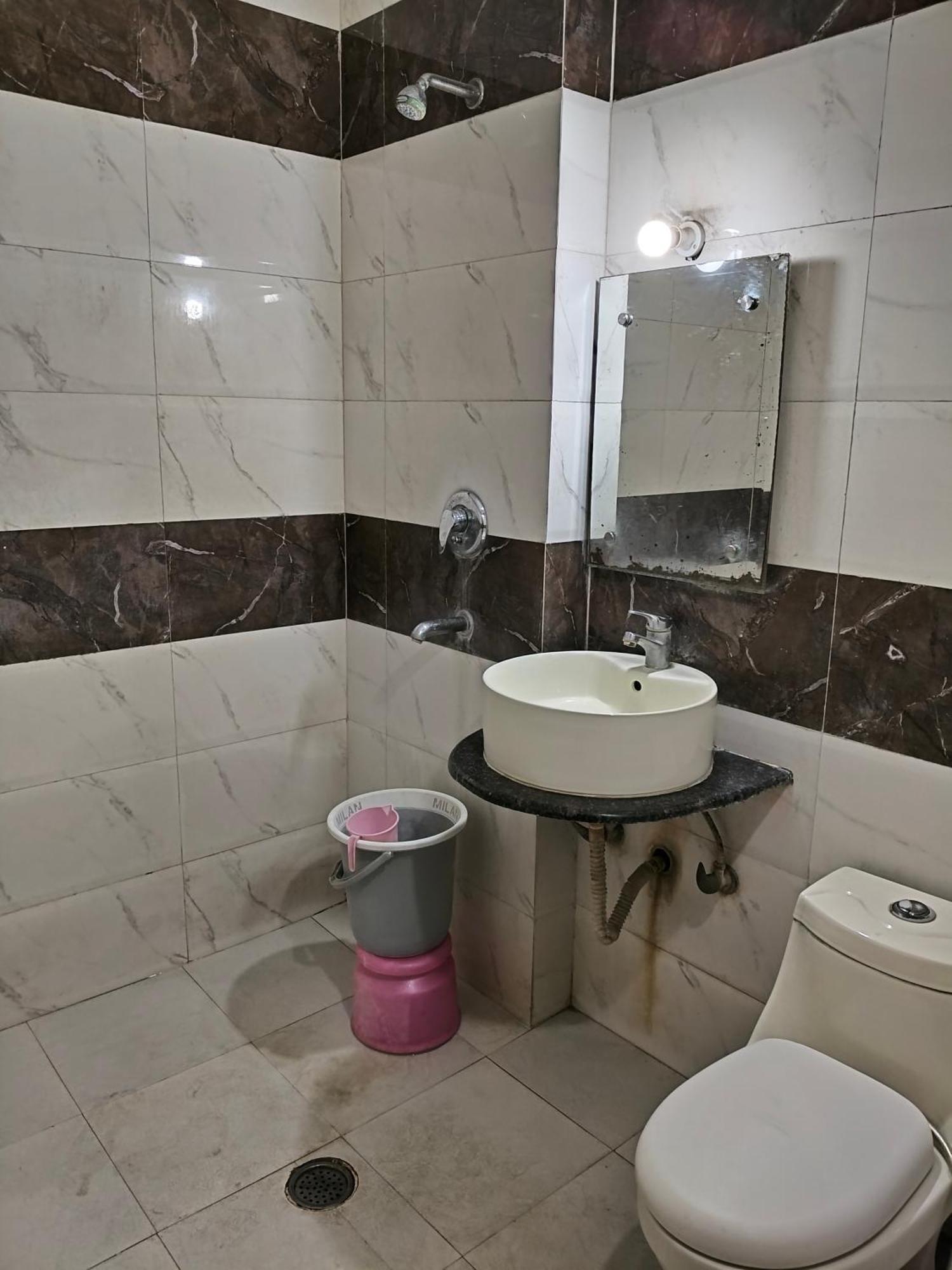 Hotel Yatri International Új-Delhi Kültér fotó