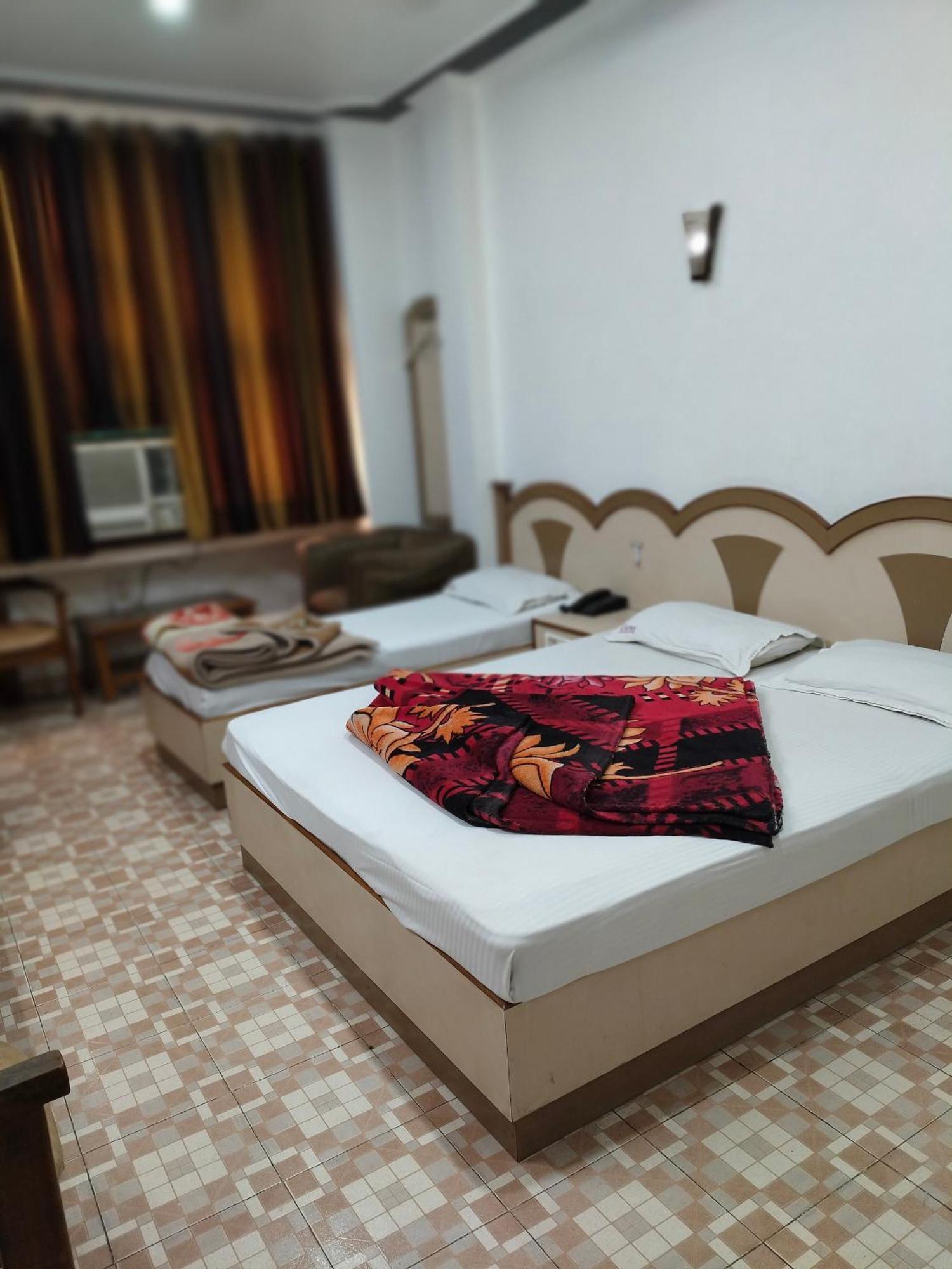 Hotel Yatri International Új-Delhi Szoba fotó