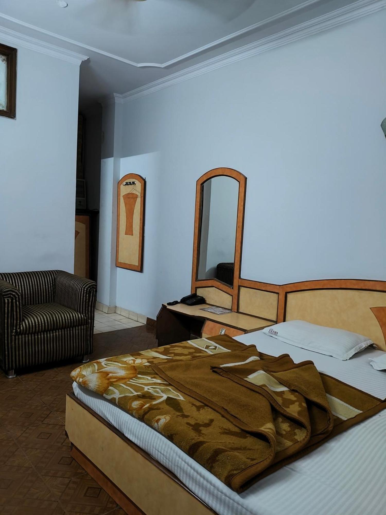 Hotel Yatri International Új-Delhi Szoba fotó