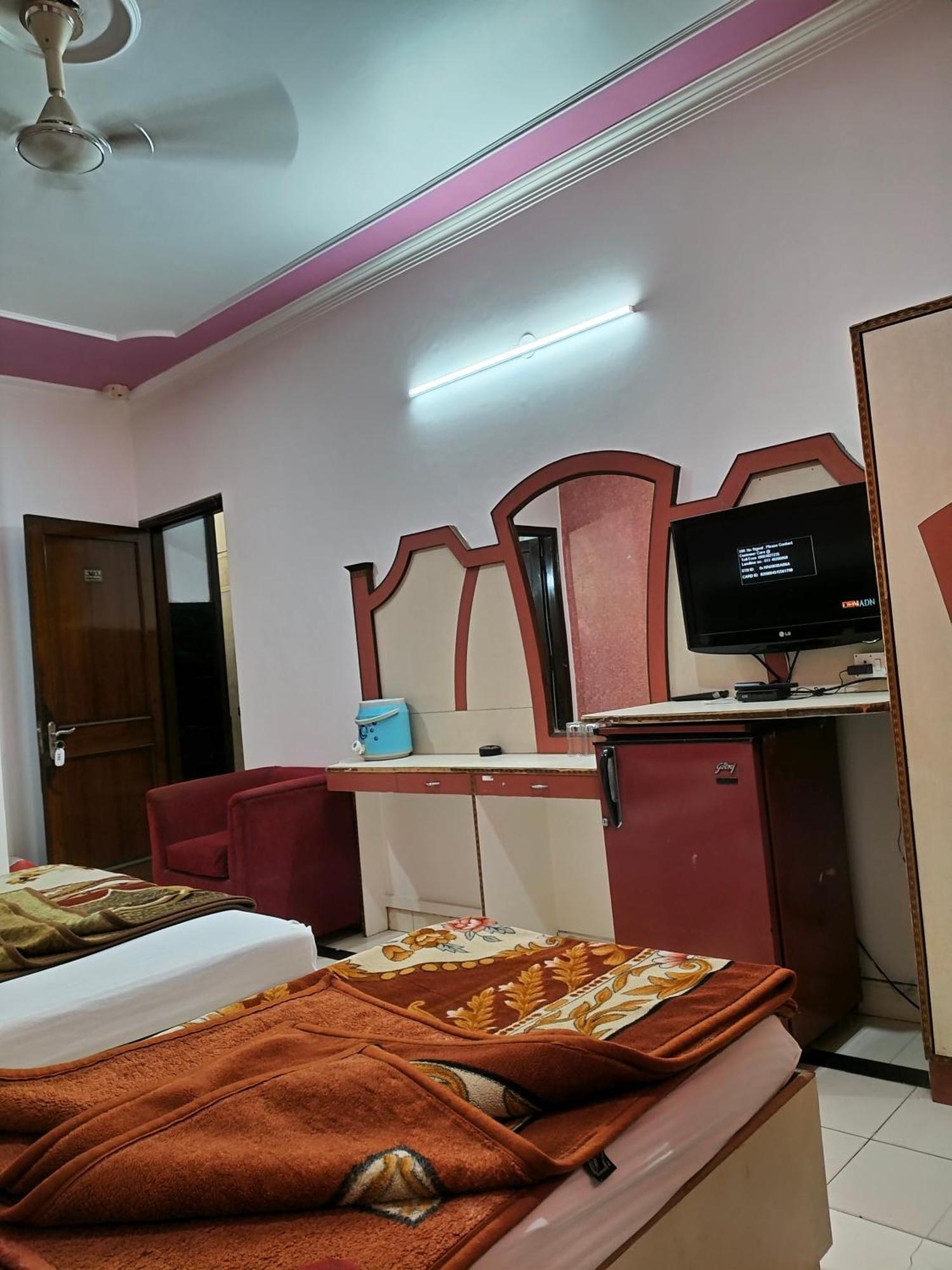 Hotel Yatri International Új-Delhi Szoba fotó