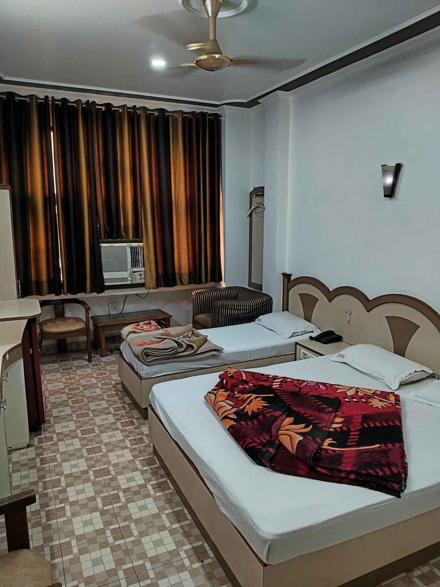 Hotel Yatri International Új-Delhi Szoba fotó
