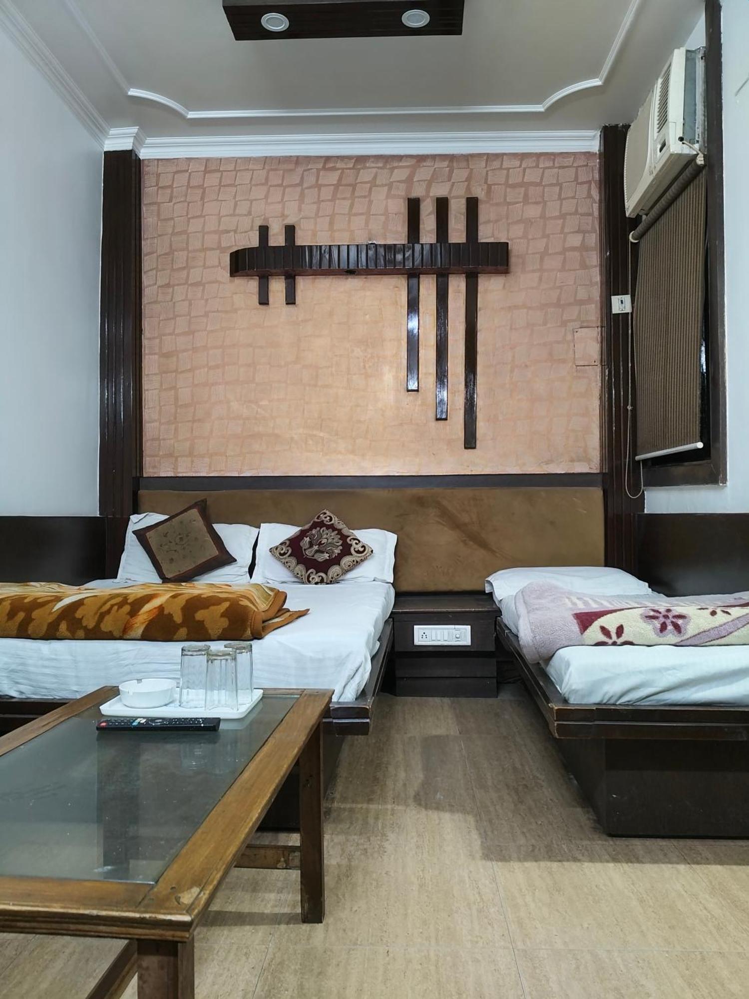 Hotel Yatri International Új-Delhi Kültér fotó