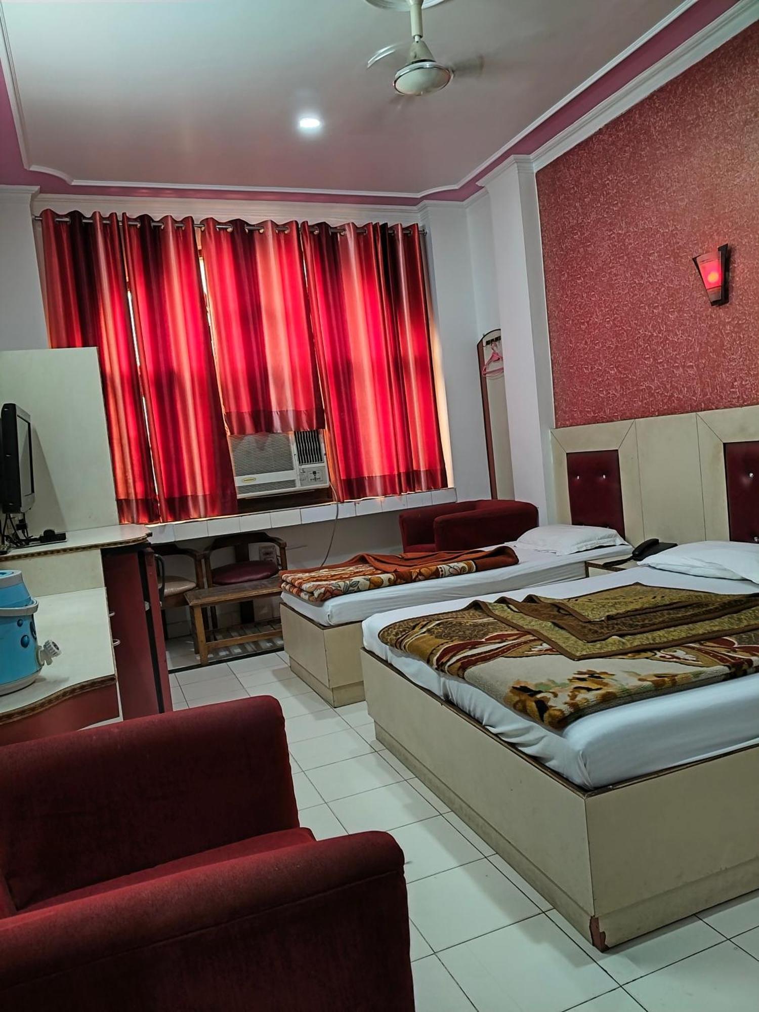 Hotel Yatri International Új-Delhi Szoba fotó