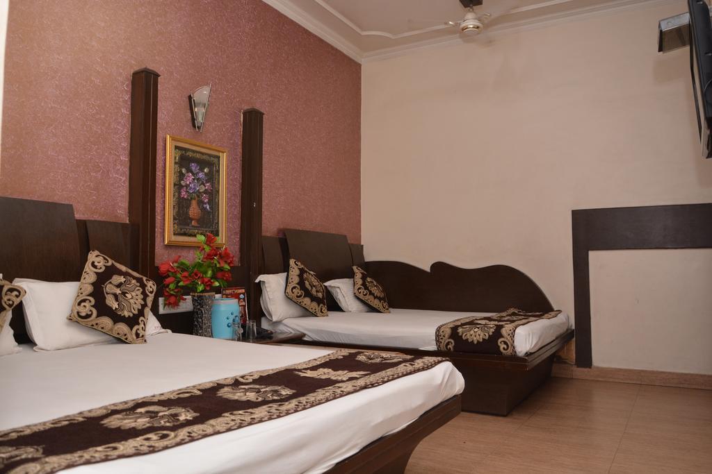 Hotel Yatri International Új-Delhi Kültér fotó