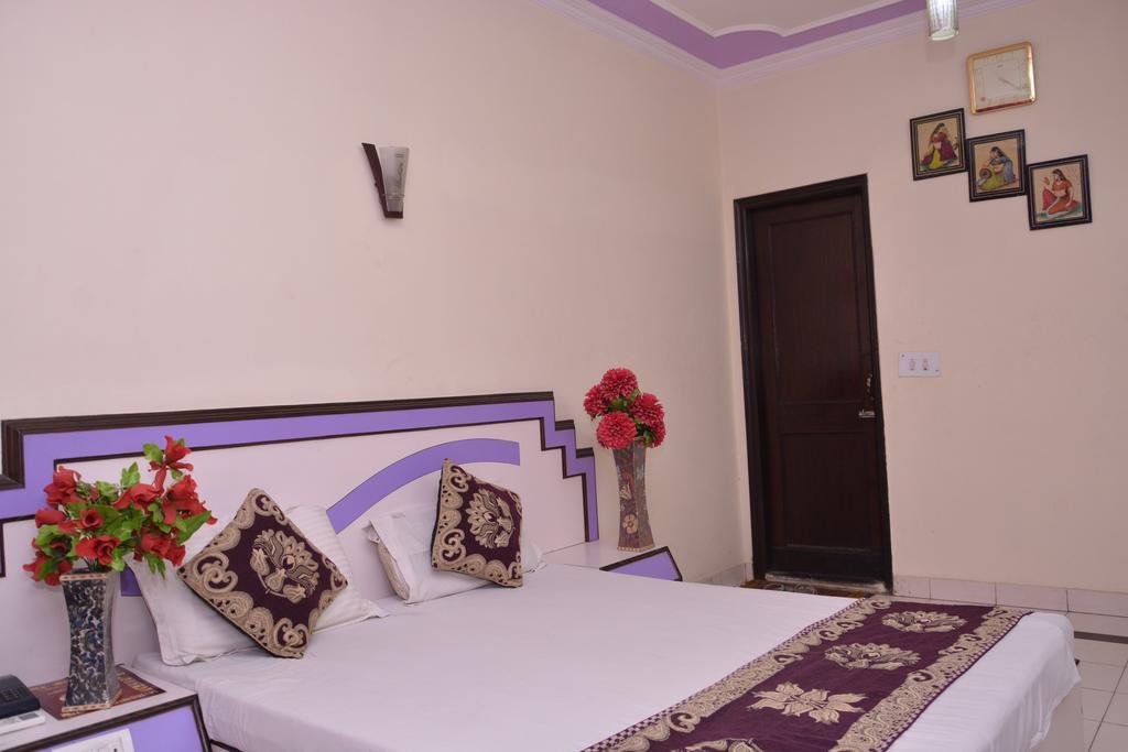 Hotel Yatri International Új-Delhi Kültér fotó