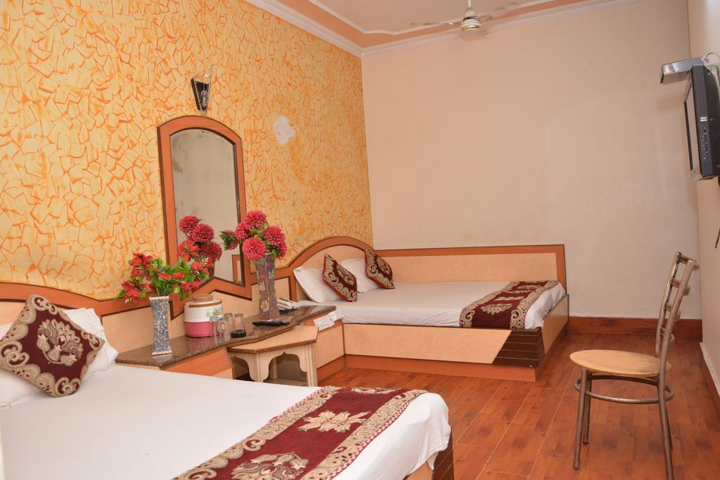Hotel Yatri International Új-Delhi Kültér fotó