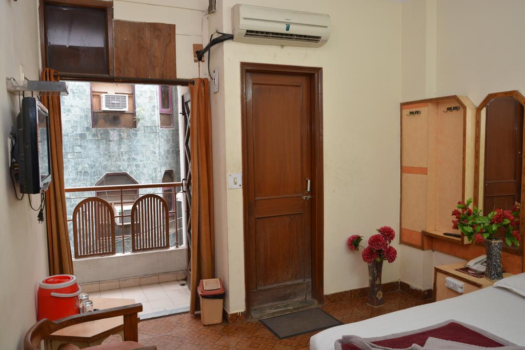 Hotel Yatri International Új-Delhi Kültér fotó