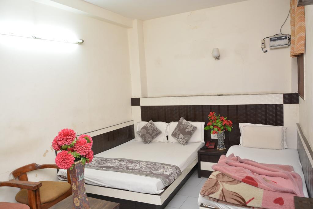Hotel Yatri International Új-Delhi Kültér fotó
