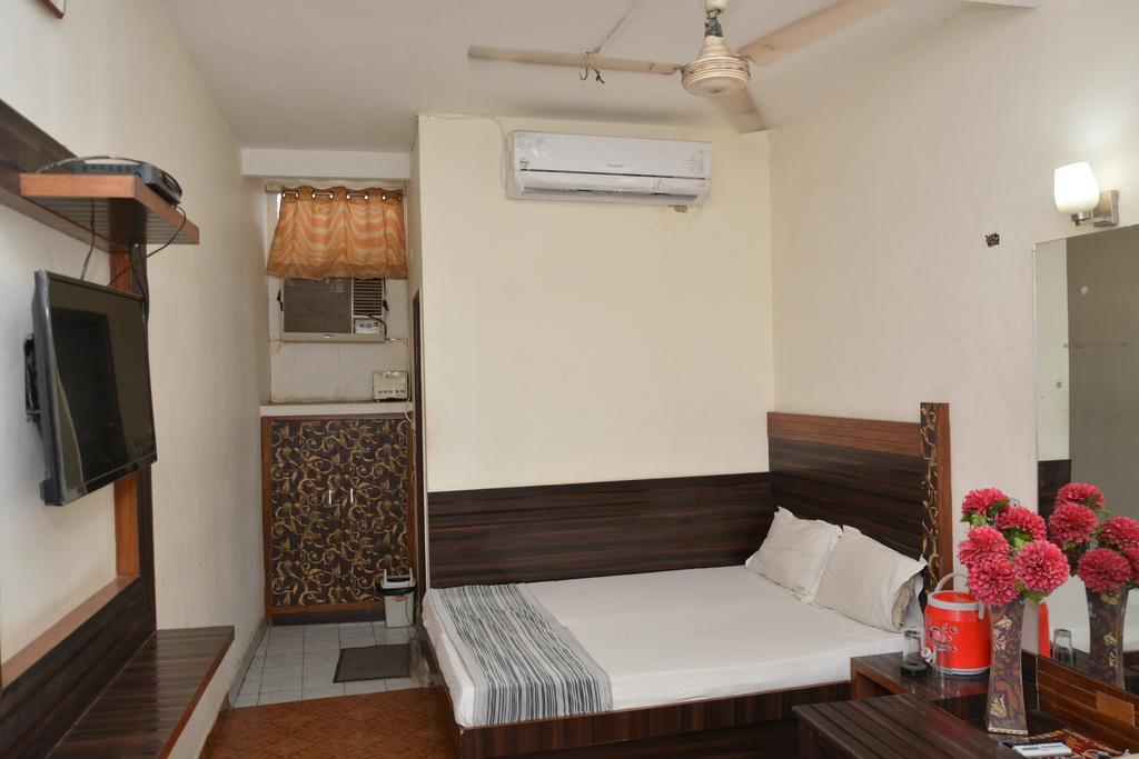 Hotel Yatri International Új-Delhi Kültér fotó