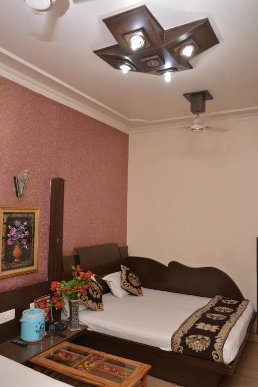 Hotel Yatri International Új-Delhi Kültér fotó