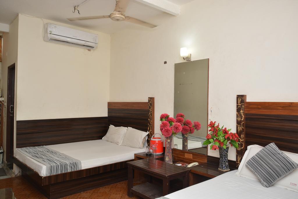 Hotel Yatri International Új-Delhi Kültér fotó
