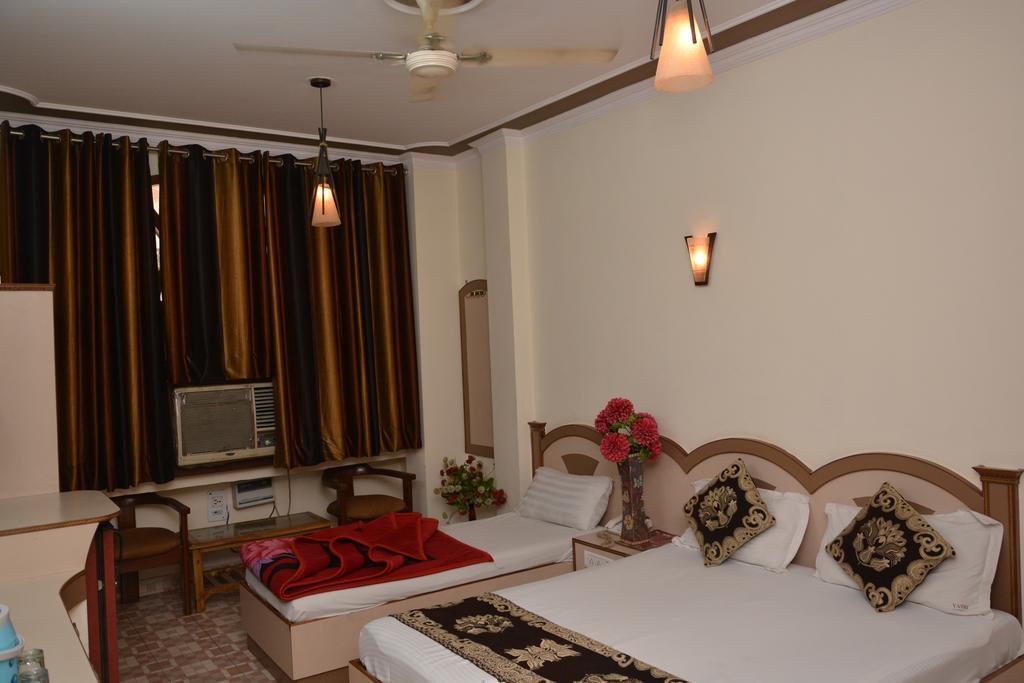Hotel Yatri International Új-Delhi Kültér fotó