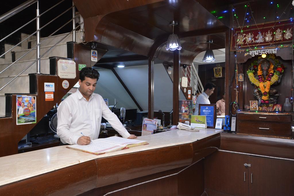 Hotel Yatri International Új-Delhi Kültér fotó