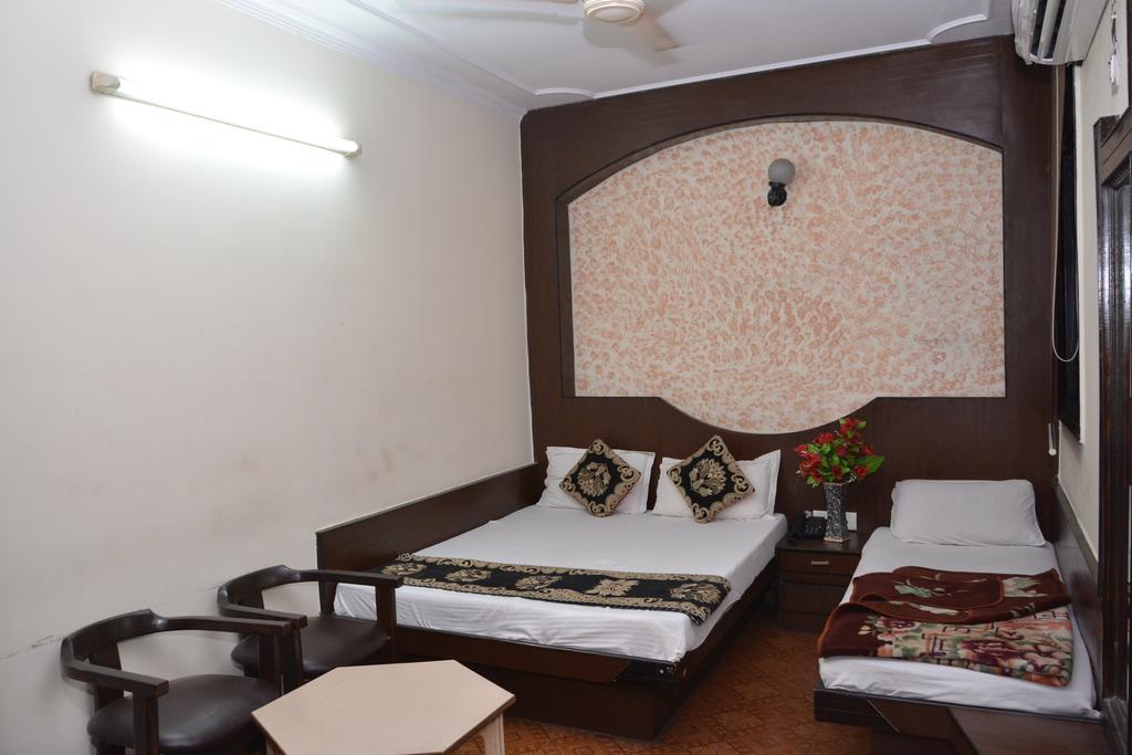 Hotel Yatri International Új-Delhi Kültér fotó