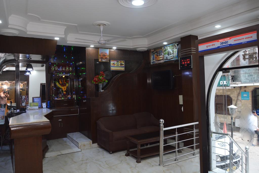 Hotel Yatri International Új-Delhi Kültér fotó